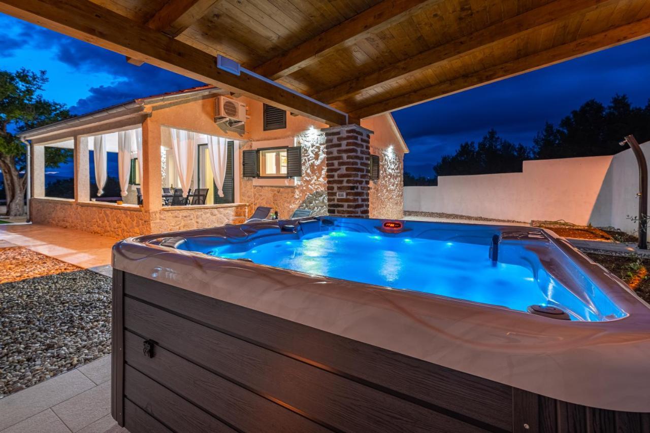 Holiday Home Figurica Novigrad  ภายนอก รูปภาพ
