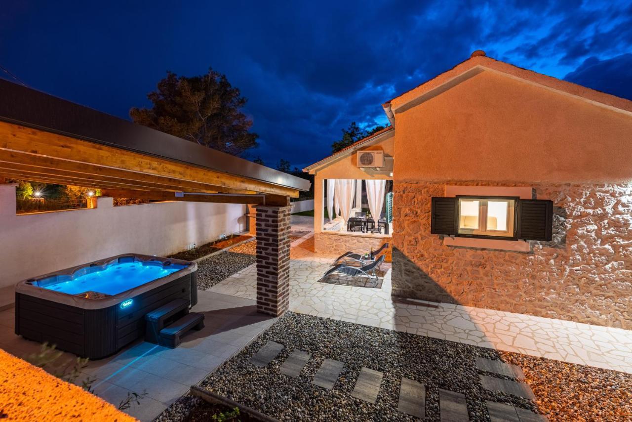 Holiday Home Figurica Novigrad  ภายนอก รูปภาพ