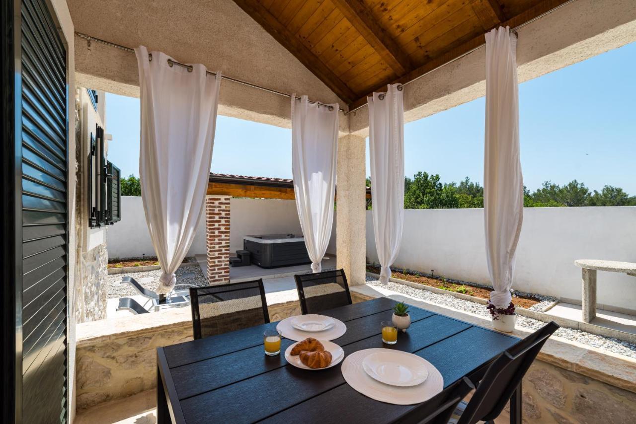 Holiday Home Figurica Novigrad  ภายนอก รูปภาพ